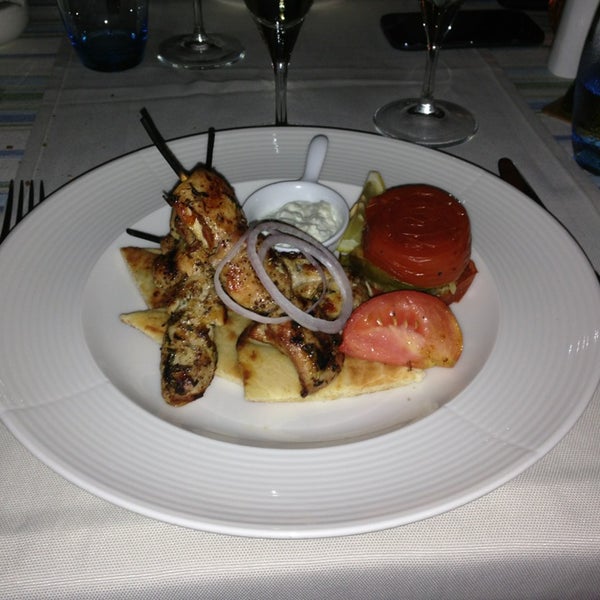 7/25/2013 tarihinde Cynthia L.ziyaretçi tarafından Elia Greek Restaurant'de çekilen fotoğraf