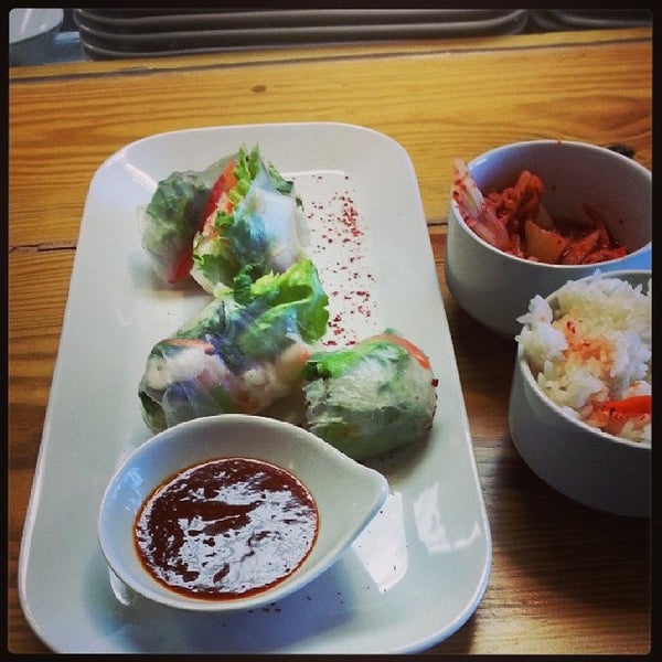 Foto tirada no(a) Kimbap Cafe por Marshall E. em 1/24/2014