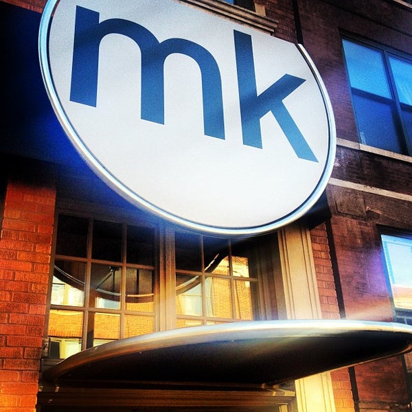รูปภาพถ่ายที่ mk The Restaurant โดย Cathy C. เมื่อ 7/30/2013