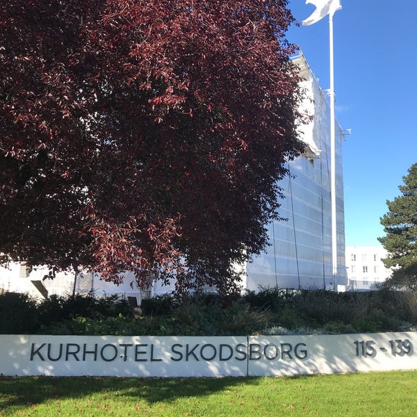 Photo taken at Kurhotel Skodsborg by Dincer A. on 10/12/2021