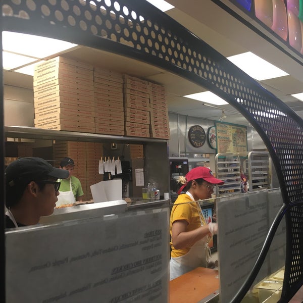 10/8/2016에 Alison M.님이 Pizza Shuttle에서 찍은 사진
