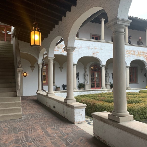 รูปภาพถ่ายที่ Villa Terrace Art Museum โดย Alison M. เมื่อ 1/6/2019