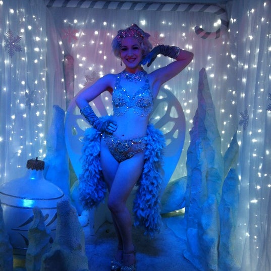 Foto tomada en Cirque le Soir  por TheFloatingRumShack el 12/14/2012