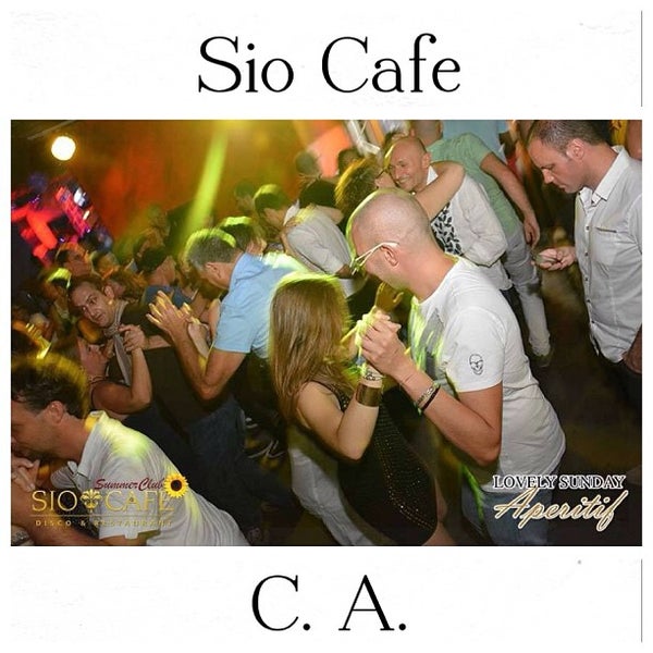 Foto tirada no(a) Sio Cafe por FotoLive S. em 7/24/2013
