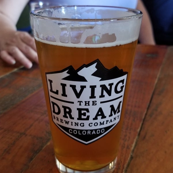 Foto diambil di Living The Dream Brewing oleh Ryan pada 6/16/2019