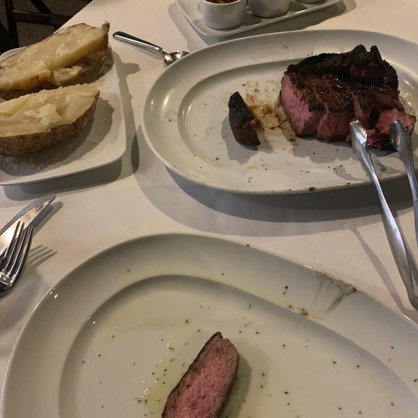 Foto scattata a Mastro&#39;s Steakhouse da Hussah O. il 8/3/2021