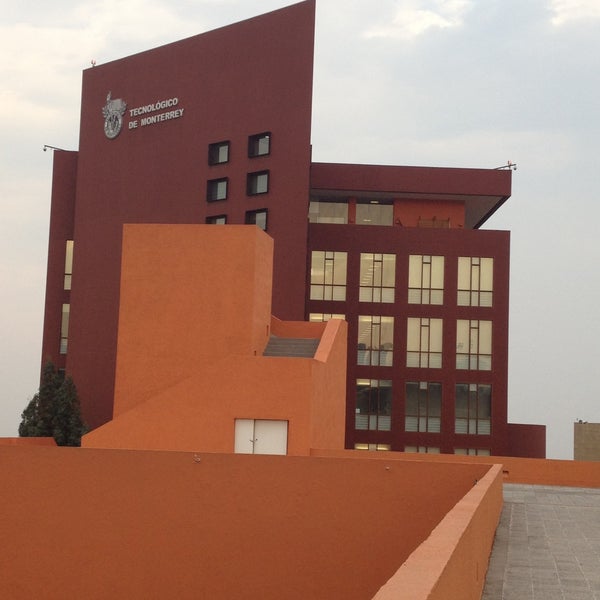รูปภาพถ่ายที่ Tecnológico de Monterrey โดย Juan C. เมื่อ 5/11/2013