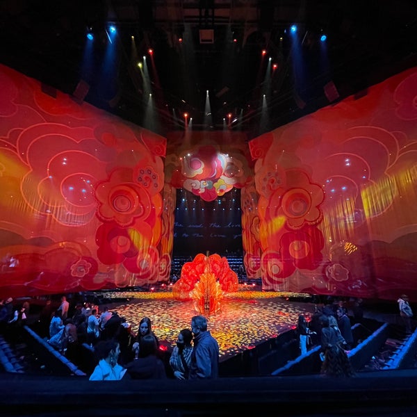 Foto diambil di The Beatles LOVE (Cirque du Soleil) oleh Colt B. pada 1/3/2022