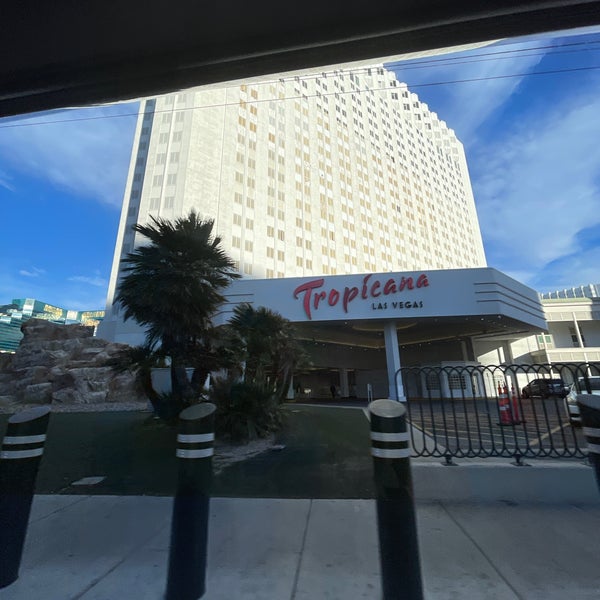 รูปภาพถ่ายที่ Tropicana Las Vegas โดย Colt B. เมื่อ 1/5/2022