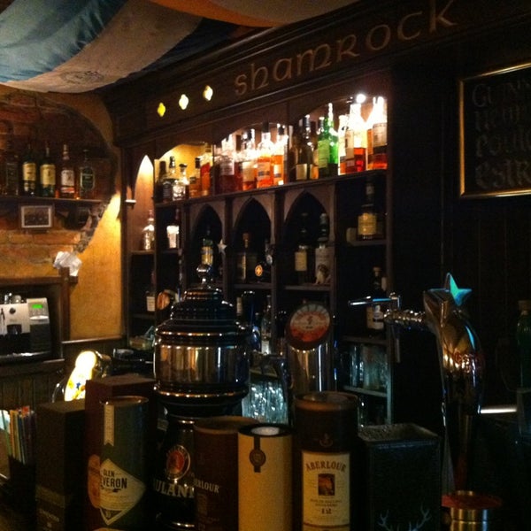 6/26/2013 tarihinde Александр Г.ziyaretçi tarafından Shamrock Irish Pub'de çekilen fotoğraf