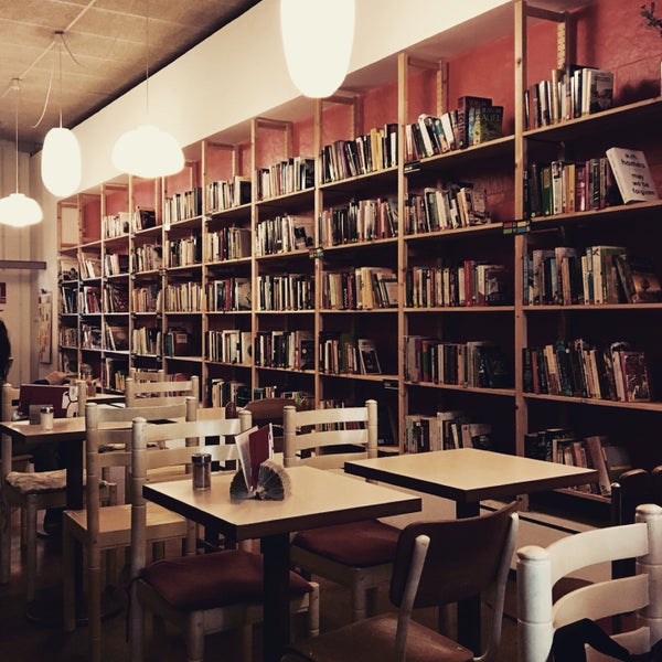 Super great place! Great menu, super tasty and very good prices. Second hand books for sale as plus.