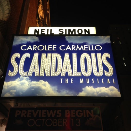 Foto diambil di Scandalous on Broadway oleh Brian B. pada 10/17/2012