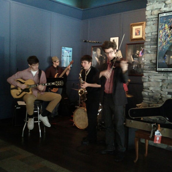 Foto tirada no(a) Blue Wisp Jazz Club por Aaron K. em 4/13/2013