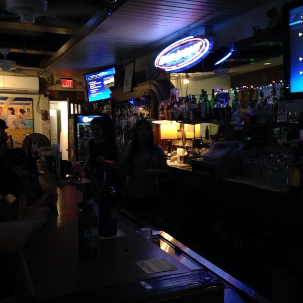Photos At Top Of The Hill Bar In Honolulu