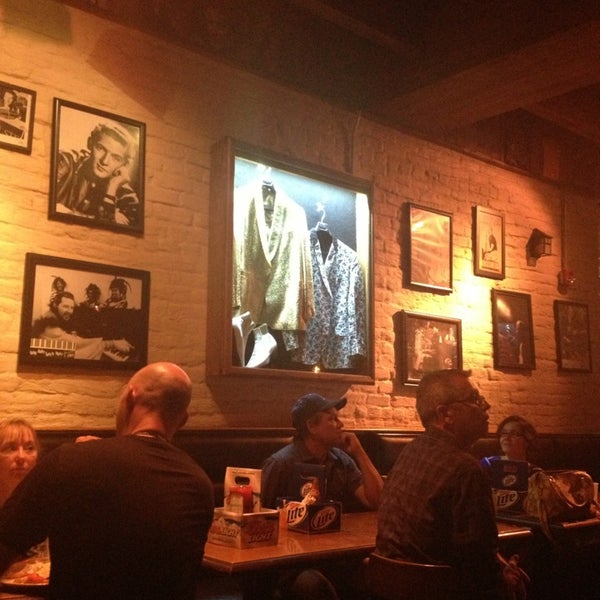 Foto diambil di Jerry Lee Lewis Cafe &amp; Honky Tonk oleh B pada 8/11/2013
