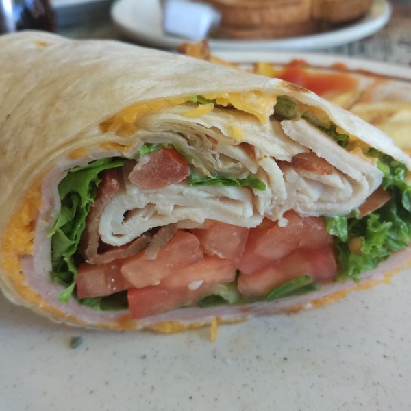 Big portions. Wraps is crazy big and good option to take away. Here you can find 45 (forty five, Carl!) different omelettes.