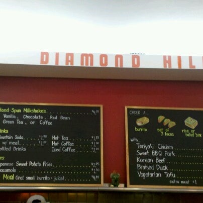 Foto tirada no(a) Diamond Hill por Monica C. em 10/23/2012