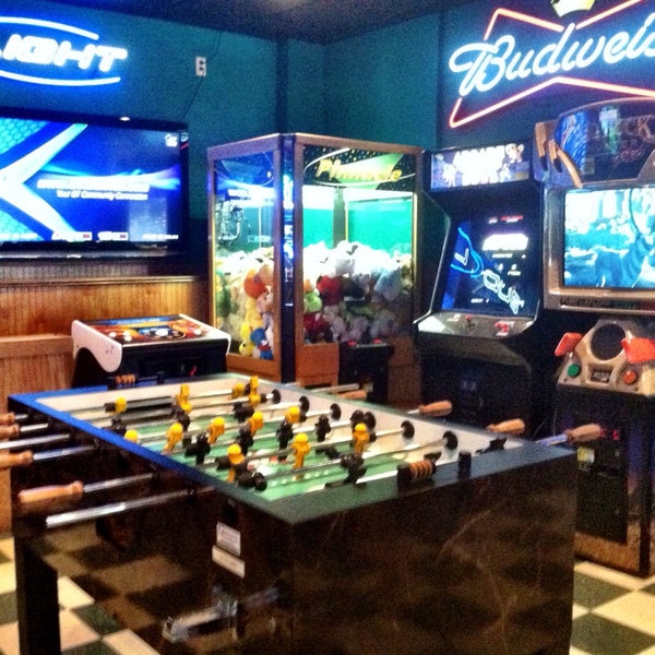 Putters Sports Grill American Restaurant in Liberty Township