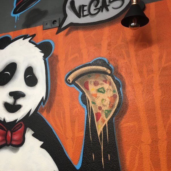 Foto diambil di Pizza Vegas oleh Haniii pada 8/22/2017