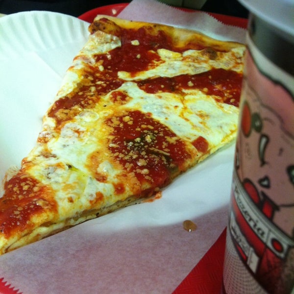 3/1/2013にNicolás I.がUnderground Pizzaで撮った写真