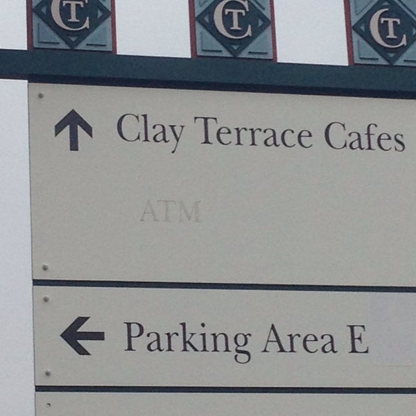 รูปภาพถ่ายที่ Clay Terrace โดย Mark C. เมื่อ 12/20/2014