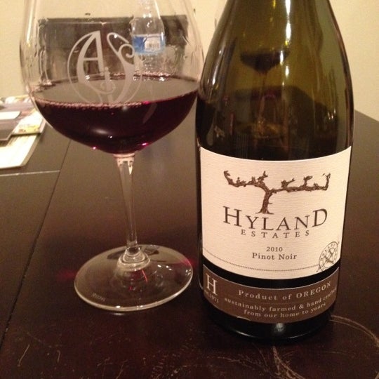 Снимок сделан в Hyland Estates Winery пользователем Crystal M. 10/18/2012