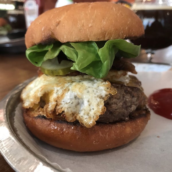 Das Foto wurde bei Bull City Burger and Brewery von Nathan D. am 11/4/2018 aufgenommen