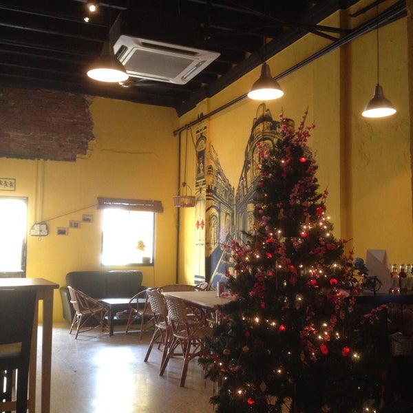 1/18/2014 tarihinde LWY A.ziyaretçi tarafından Vintage Cafe Ipoh | Old Town'de çekilen fotoğraf