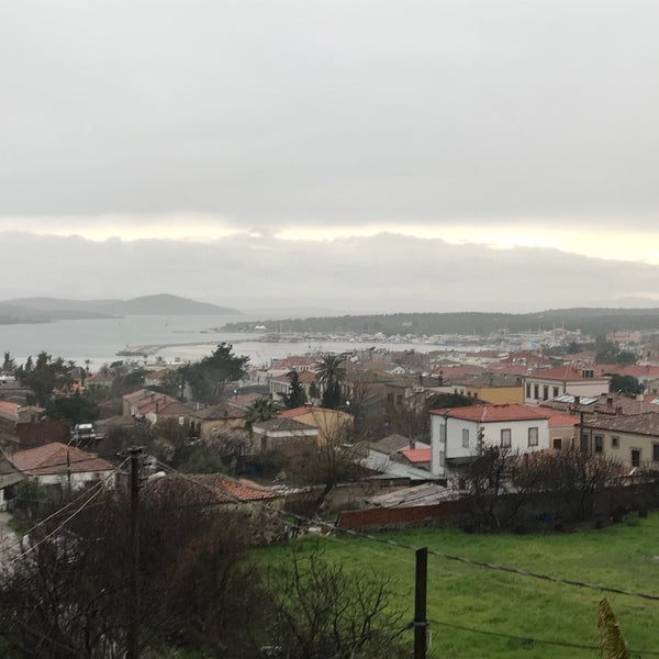 Photo taken at Taş Konak Cunda by Cengiz Ü. on 2/27/2018
