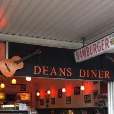 Foto tirada no(a) Dean&#39;s Diner por Scott A. em 11/5/2012