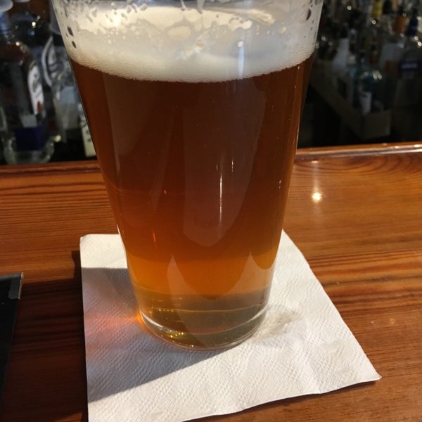 Foto tirada no(a) Charleston Beer Works por Brian R. em 3/19/2019