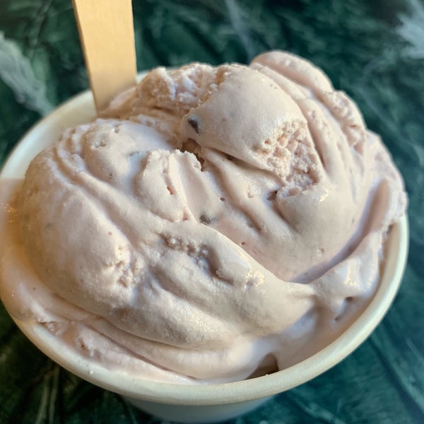 Foto tirada no(a) Tucker&#39;s Ice Cream por John G. em 7/31/2019
