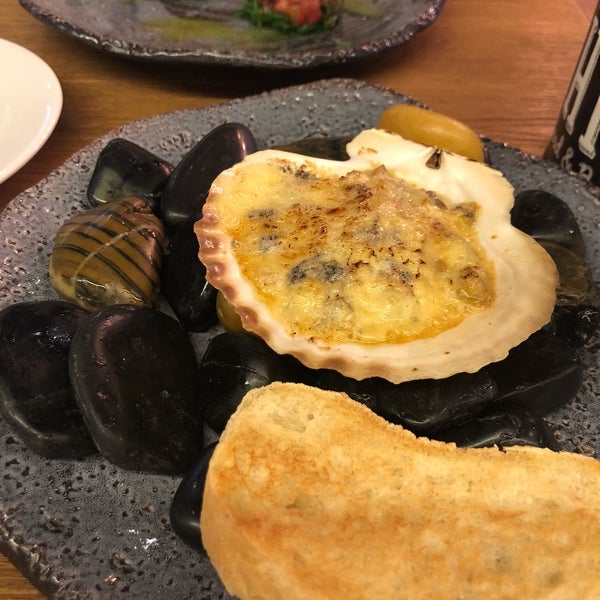 Foto scattata a Юнга Seafood &amp; Bar da Юлия А. il 8/17/2018