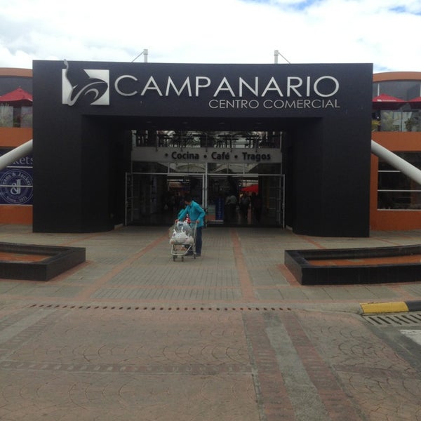 Foto tirada no(a) Campanario Centro Comercial por Juan M. em 3/1/2013