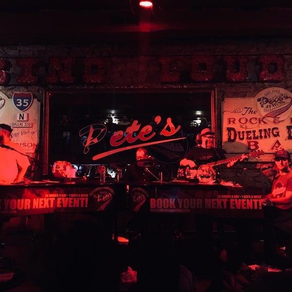 Photo taken at Pete&#39;s Dueling Piano Bar by Mujdat P. on 9/8/2018