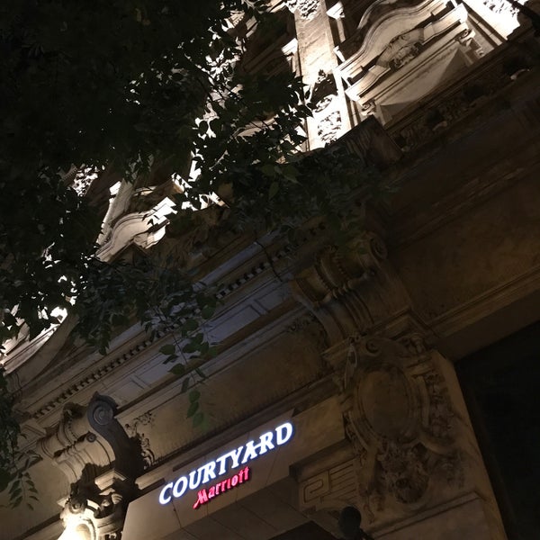 Foto tirada no(a) Courtyard by Marriott Budapest City Center por Michael O. em 8/15/2017
