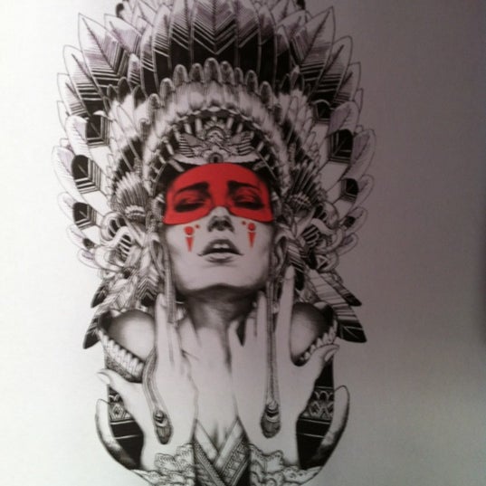 Foto diambil di Elephant Tattoo &amp; Piercing oleh Levent C. pada 11/3/2012