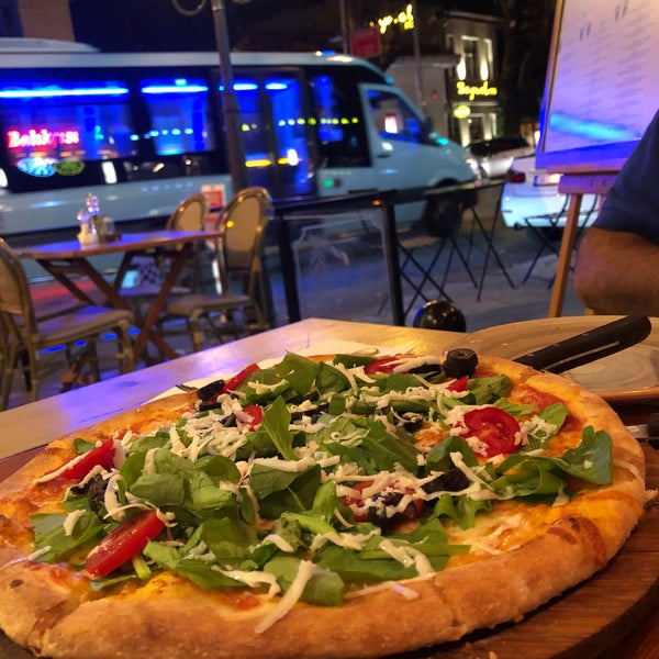 Foto tomada en Vagabondo&#39;s Pizzeria &amp; Ristorante  por Selen A. el 9/4/2018