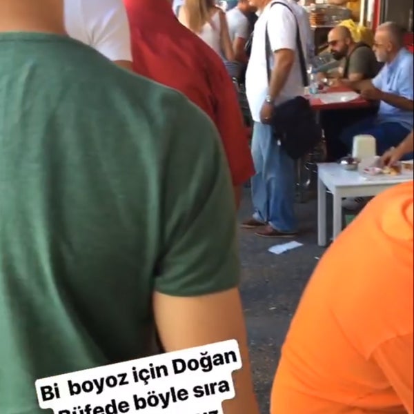 รูปภาพถ่ายที่ Doğan Büfe โดย Mehmet Salih D. เมื่อ 8/14/2017