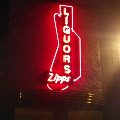 9/23/2012 tarihinde Linda L.ziyaretçi tarafından Zipps Liquors'de çekilen fotoğraf