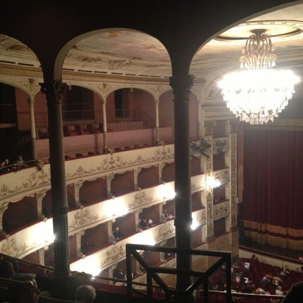 Foto diambil di Teatro della Pergola oleh Alice I. pada 1/8/2013