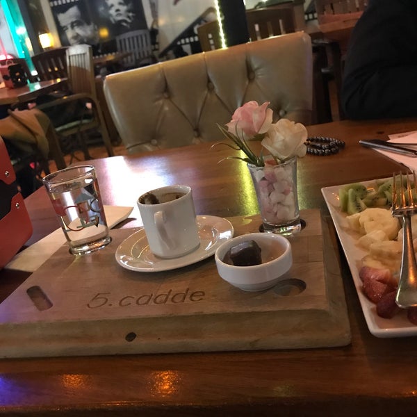 Foto scattata a Cafe 5. Cadde da Ceren G. il 3/13/2020