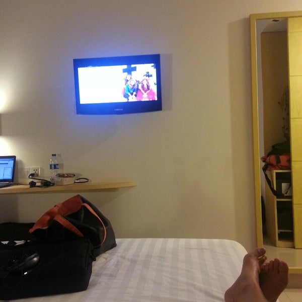 Foto diambil di Liberta Hotel Kemang (formerly favehotel Kemang) oleh purfi s. pada 3/18/2013