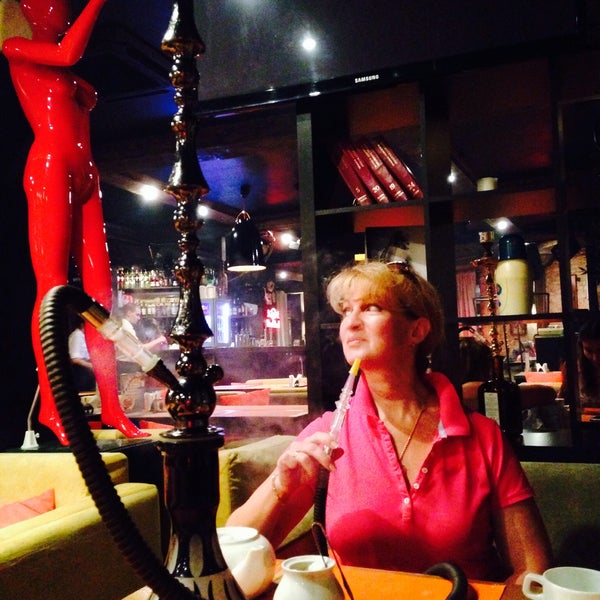 7/28/2015 tarihinde Olga K.ziyaretçi tarafından Shishas Lounge Bar'de çekilen fotoğraf