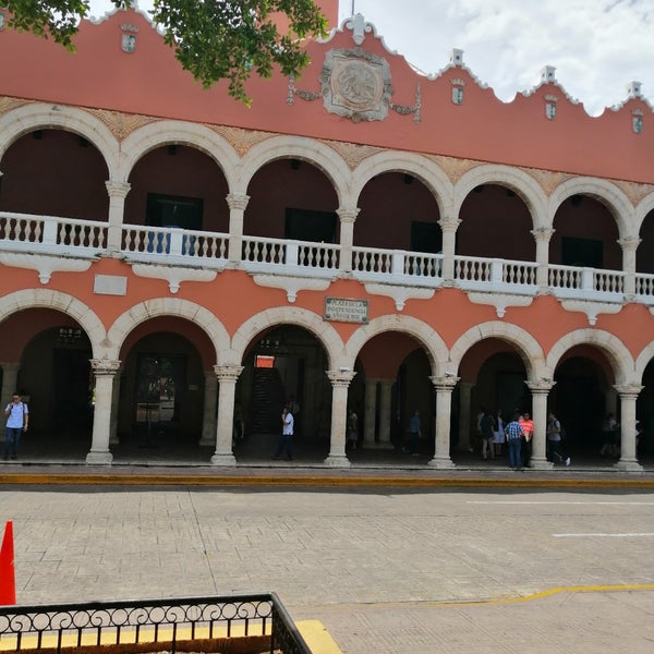 Foto diambil di Palacio Municipal de Mérida oleh Ani S. pada 6/4/2019