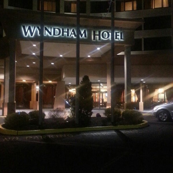 Das Foto wurde bei Wyndham Mount Laurel Hotel von Nicky C. am 3/30/2013 aufgenommen