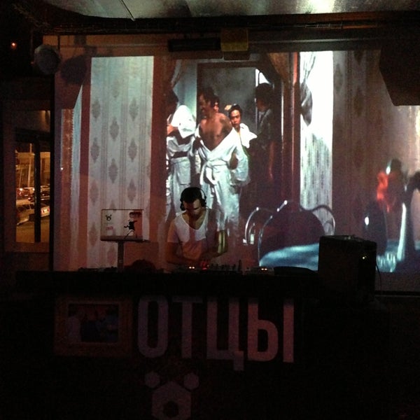 รูปภาพถ่ายที่ MISHKA Shop&amp;Bar โดย Yury F. เมื่อ 4/12/2013