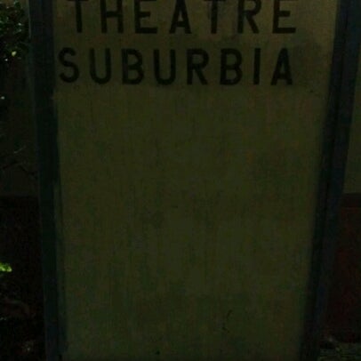 Das Foto wurde bei Theatre Suburbia von Marcus am 1/20/2013 aufgenommen