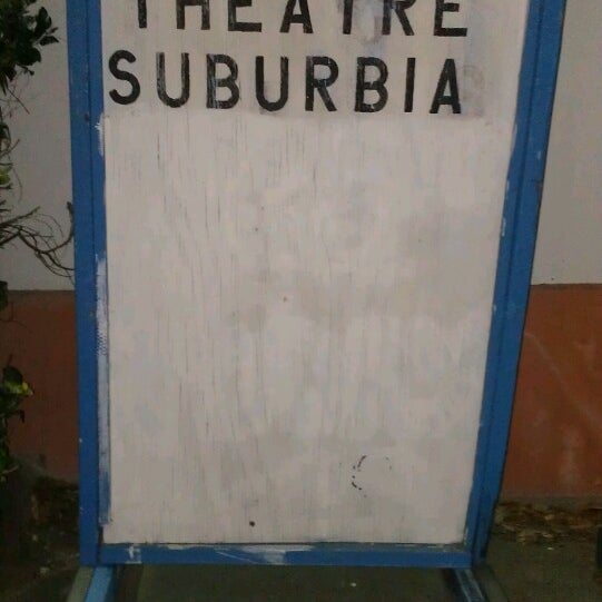 Foto tirada no(a) Theatre Suburbia por Marcus em 3/10/2013
