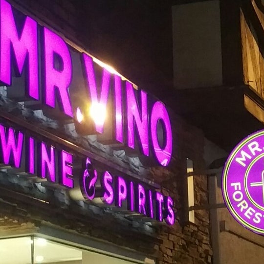 4/13/2015 tarihinde Marcusziyaretçi tarafından Mr. Vino Wine &amp; Spirits'de çekilen fotoğraf
